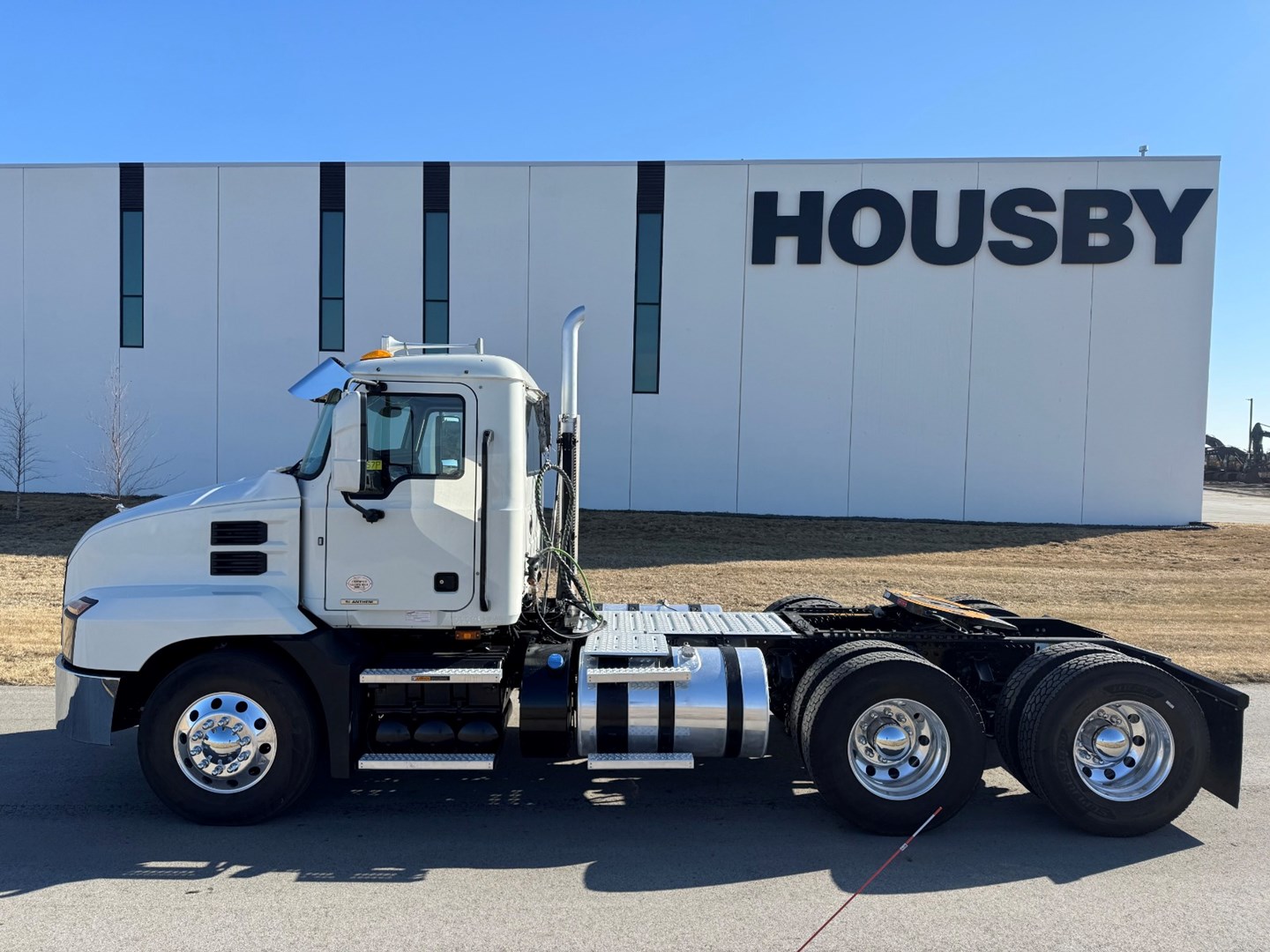 2021 MACK AN64T - USED TRUCKS DAY CAB - image 3